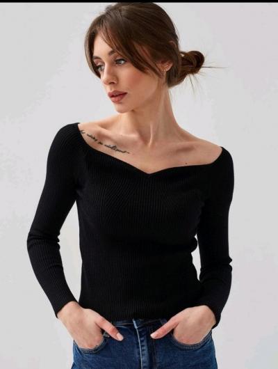 Кофта з красивим декольте LEG-А2436Т410