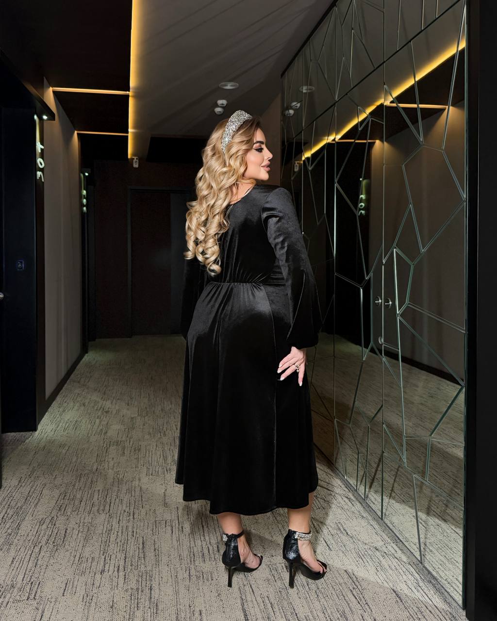 Бархатное платье миди MA-N2165T680 Бархатное платье миди MA-N2165T680