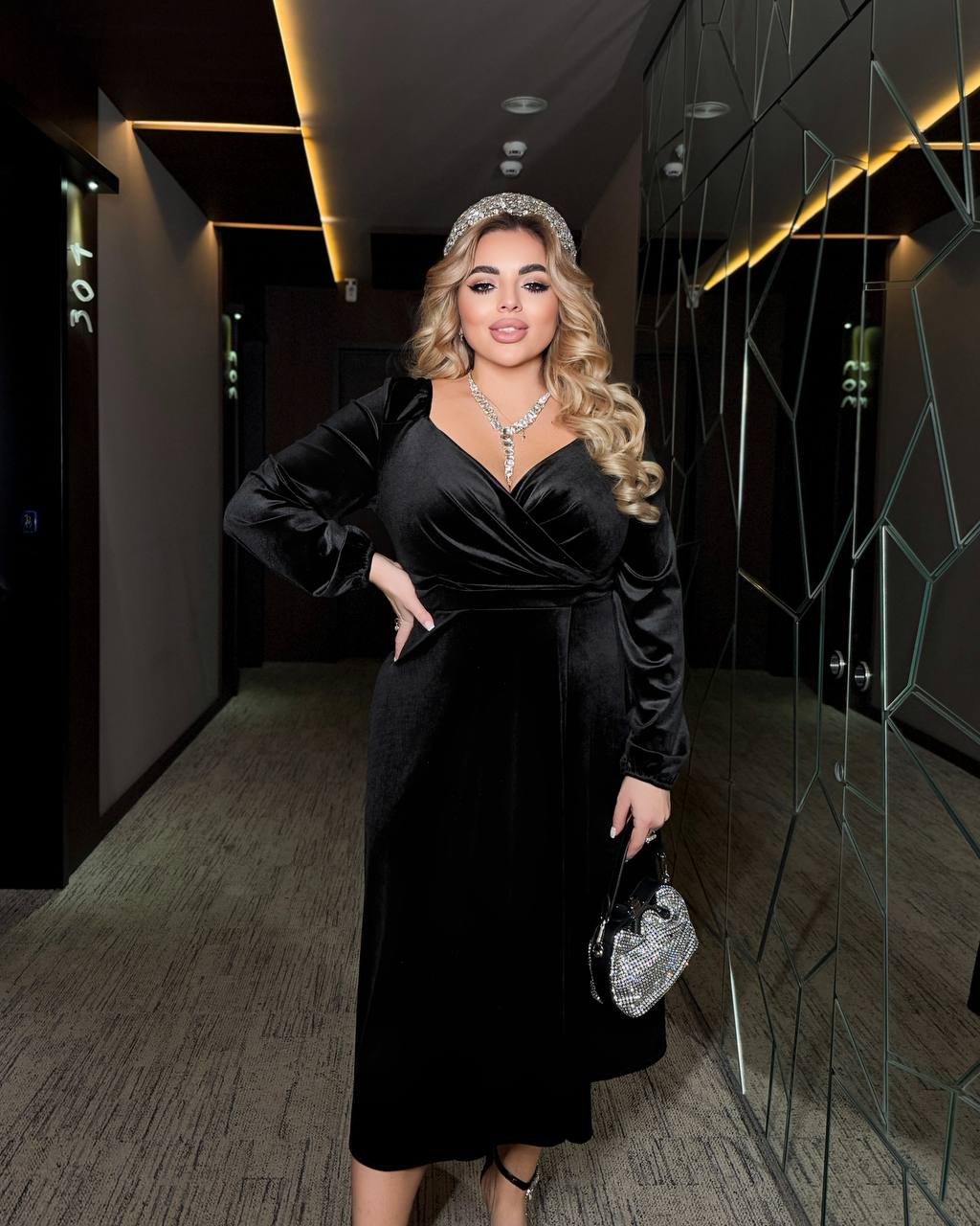 Бархатное платье миди MA-N2165T680 Бархатное платье миди MA-N2165T680