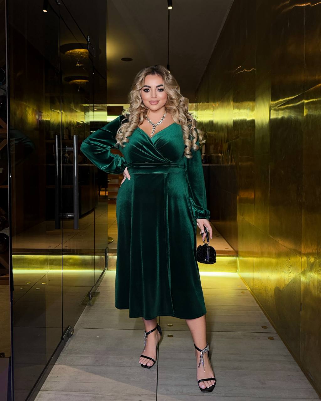 Бархатное платье миди MA-N2165T680 Бархатное платье миди MA-N2165T680