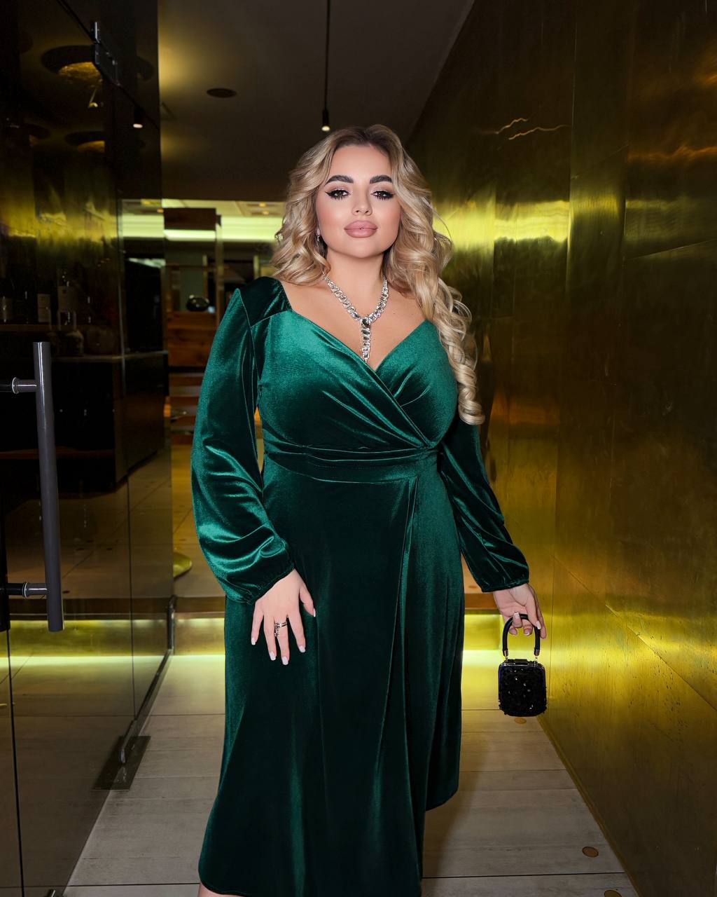 Бархатное платье миди MA-N2165T680 Бархатное платье миди MA-N2165T680