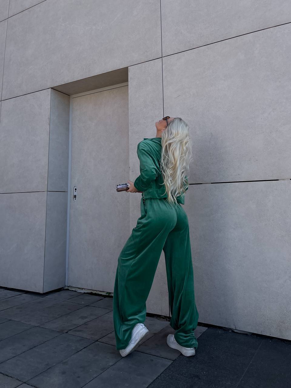 Велюровый прогулочный костюм MPK-A236T600 Велюровый прогулочный костюм MPK-A236T600