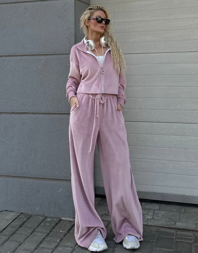 Велюровый прогулочный костюм MPK-A236T600 Велюровый прогулочный костюм MPK-A236T600