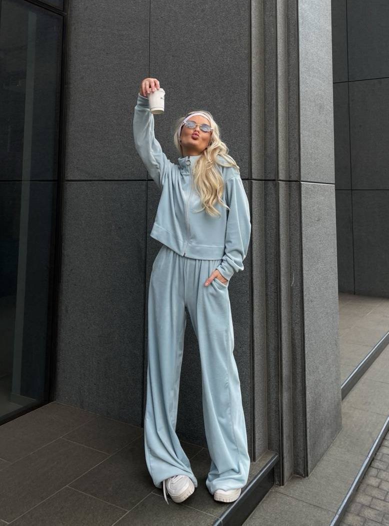 Велюровый прогулочный костюм MPK-A236T600 Велюровый прогулочный костюм MPK-A236T600