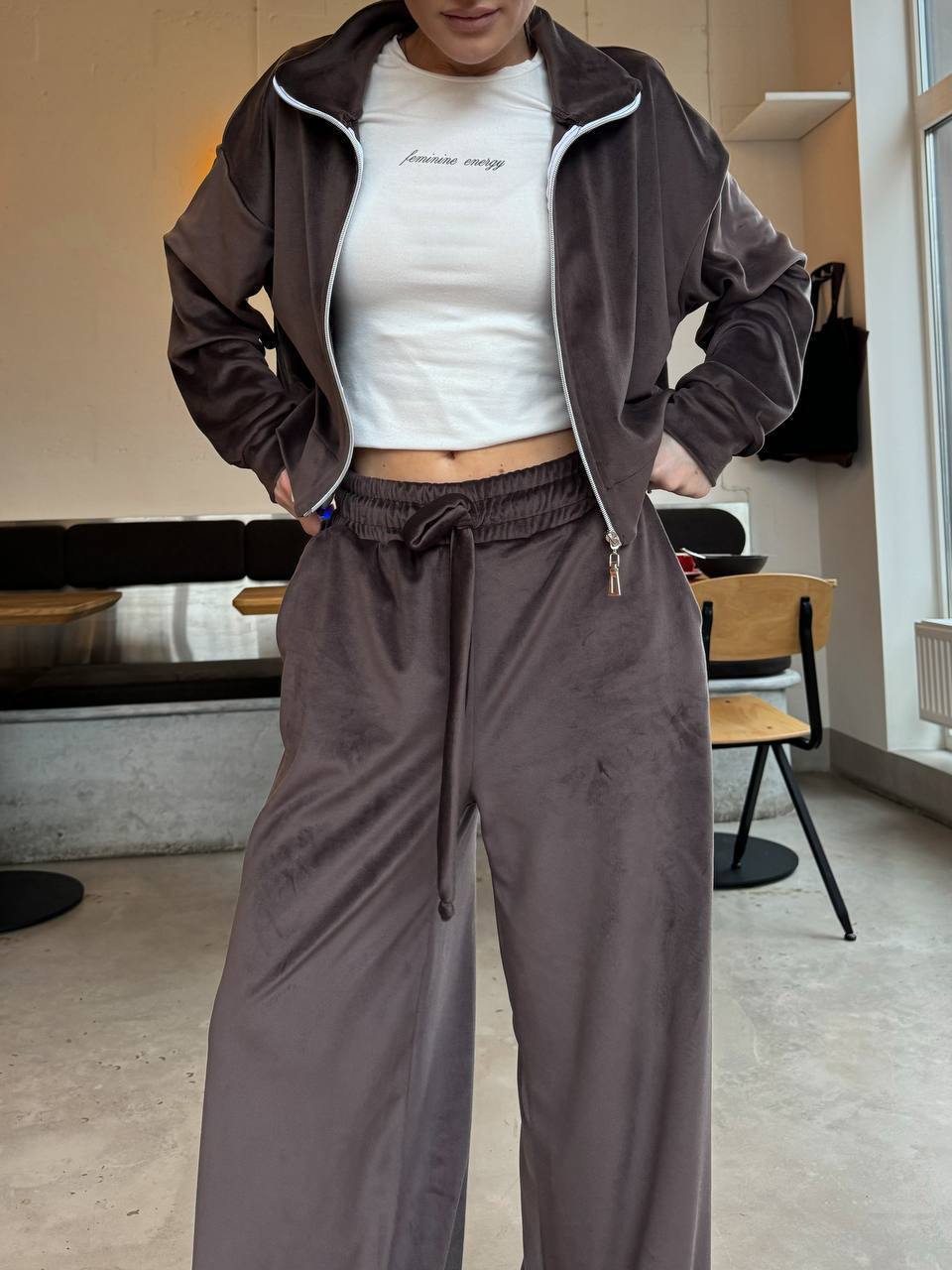 Велюровый прогулочный костюм MPK-A236T600 Велюровый прогулочный костюм MPK-A236T600